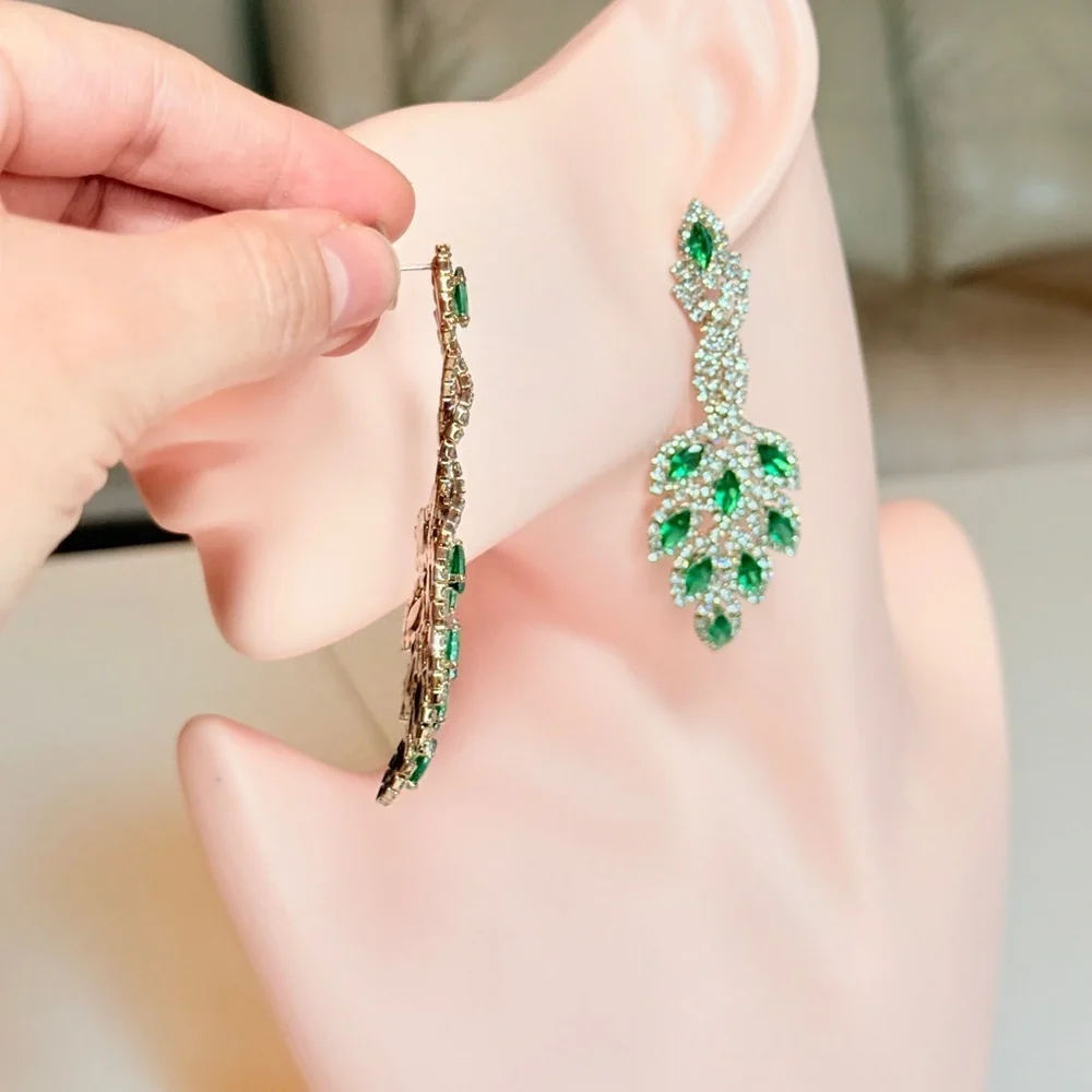 ⚜️ Emerald Leaf Drop Earrings - Green Crystal Statement Earrings